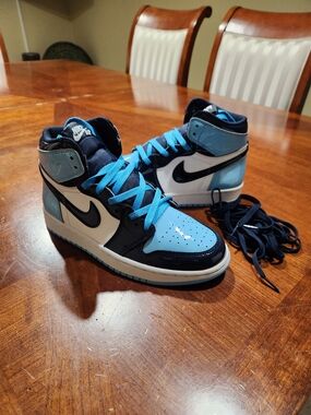 Jordan Retro 1 Highs Size 8.5 Women or 7 Men